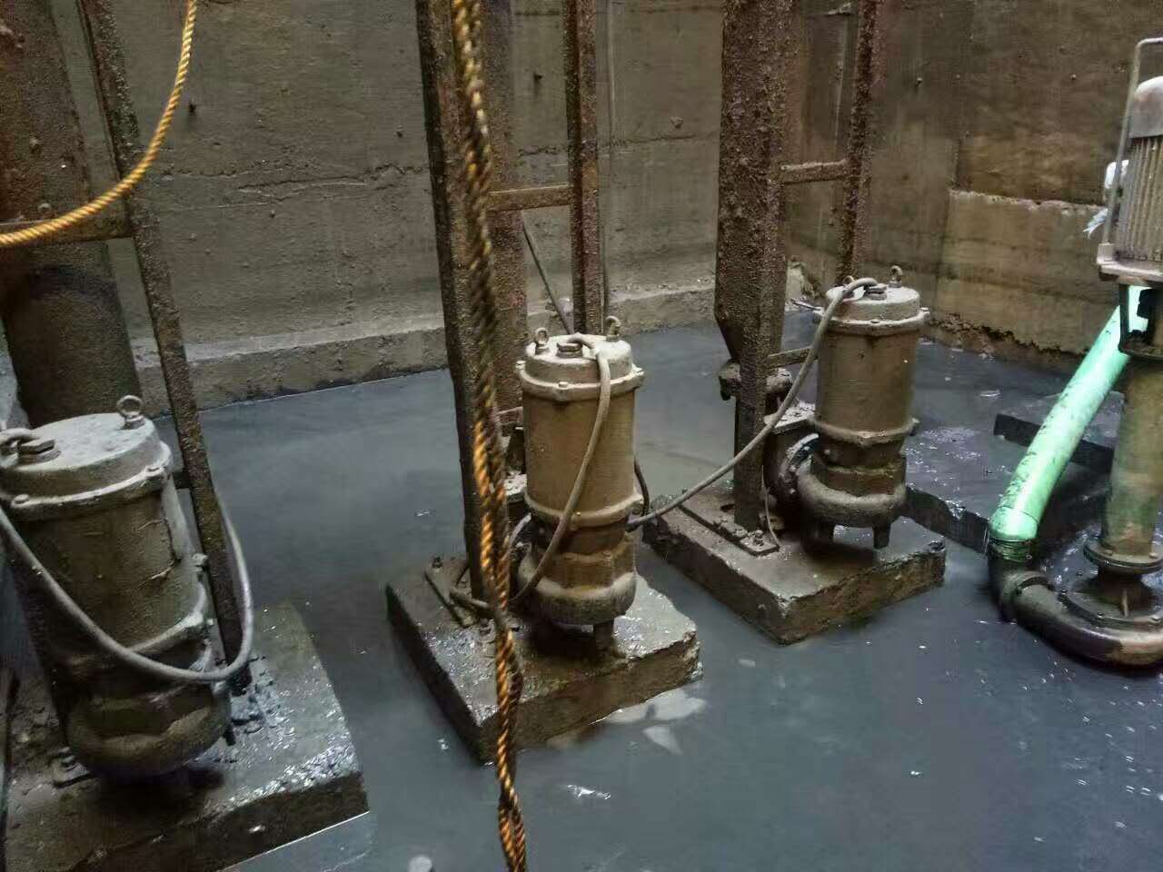 兴隆污水池清理